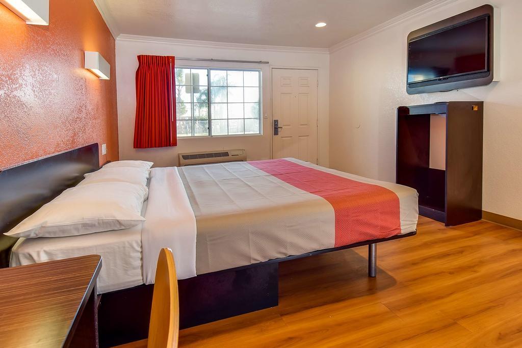 Motel 6 Garden Grove Zewnętrze zdjęcie